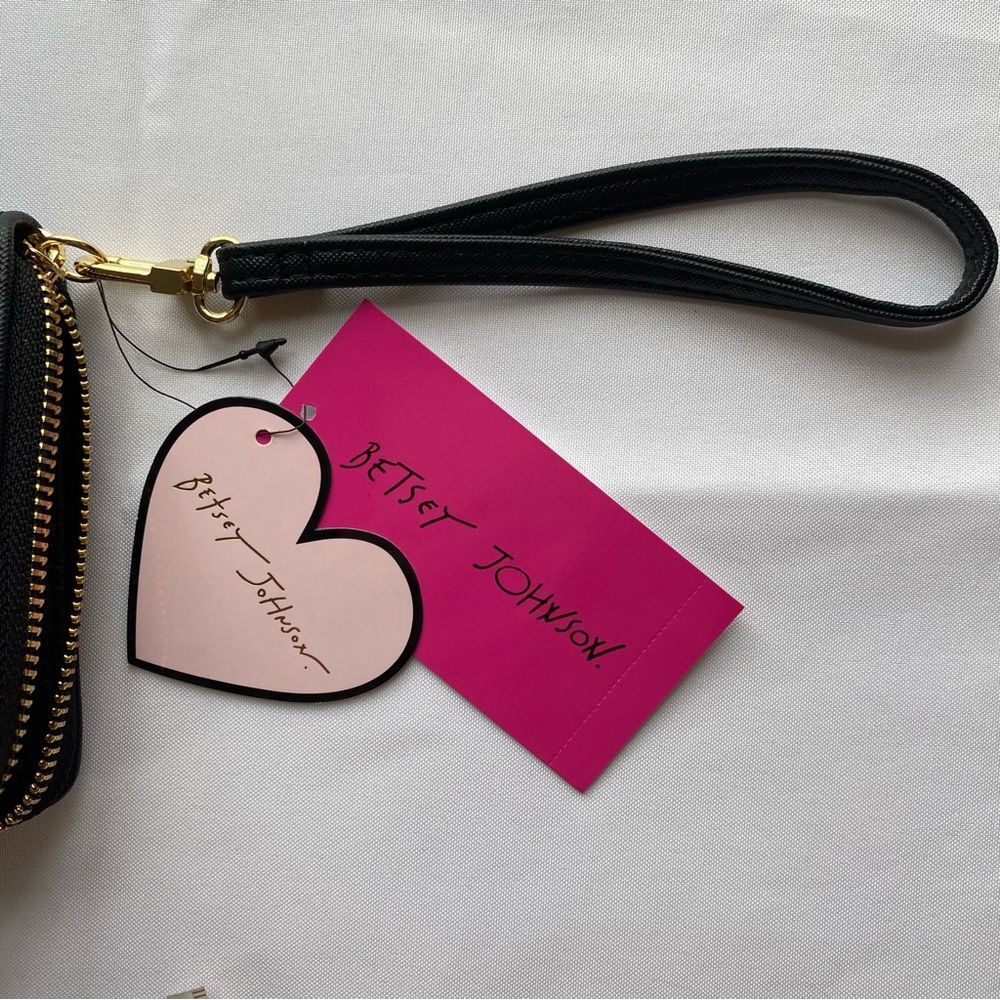 NWT Betsey Johnson Zip Around Black Wallet Wristlet with Gold Hardware - Picture 8 of 12